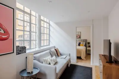 Image de The Eyre Suite Seven - Farringdon - by Frankie