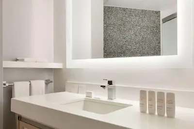 Image de Sophisticated Retreat For Families, Pet-Friendly, Near Hennepin Theater Trust!