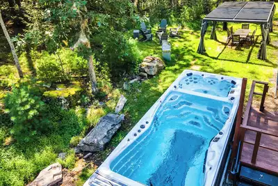 Image de SwimSpa | Sport Courts | Lake | Fishing | Firepit