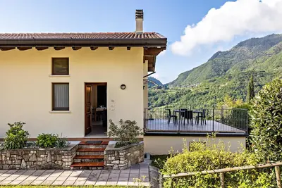 Image de Appartement \"La Quiete con Balcone e Terrazza\" avec vue sur le lac et Wi-Fi
