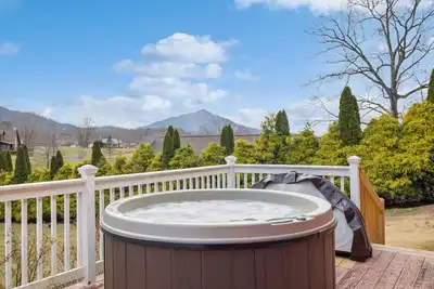 Image de 2 Bedroom with Fire Pit, Mountain View, WiFi and Private Game Room!