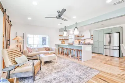 Tranquil Terrace - 2br 2ba - Walk to Tech