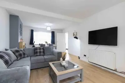 3 Bedroom House with Private Driveway