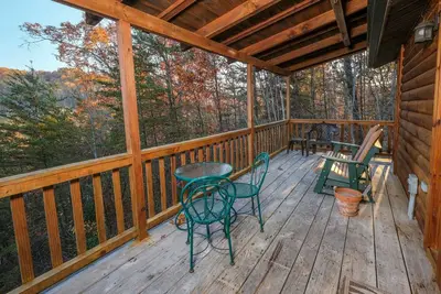 Image de Relaxing 2br w\/ Incredible Views! + Hot Tub + Free Attraction Tickets