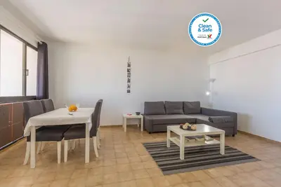 Image de Espaçoso Apartamento Central 6 Minutos a pé da Praia