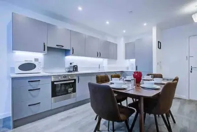 Image de Luxury 2 bed flat in a new block in East Acton\n
