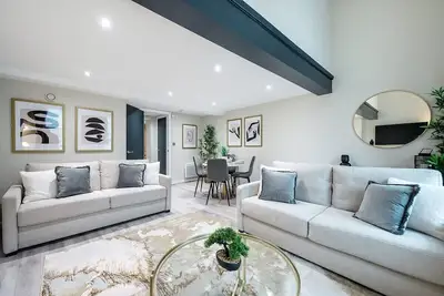 Image de Host & Stay | Halifax House Living