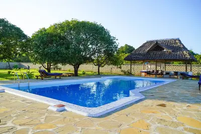 Image de Villa m. Pool, Tropischen Garten & ca 7 Minuten zum Herrlichen WeiĂźen Sandstrand