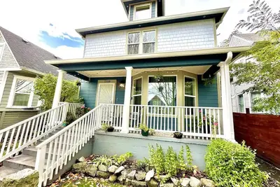 Image de 1904 home near Tacoma dome & convention center\nPet friendly