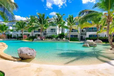 Image de Tropical paradise - new, modern, amazing pools, Ac, pool view.