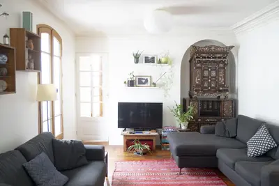 Image de Chaleureux appartement parisien dans un quartier vivant