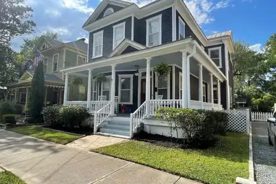 Image de Beautiful home in downtown historic core just 2 blocks from Cape Fear river!