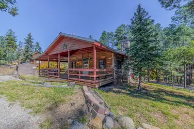 Image de Deer Crossing | Great Outdoor Spaces + Minutes to Midtown!