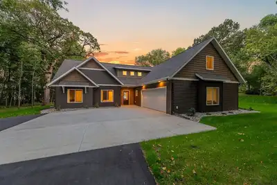 Image de 2023 Built Lake Home on Lake Lizzie with 250' Shoreline - 7 Beds