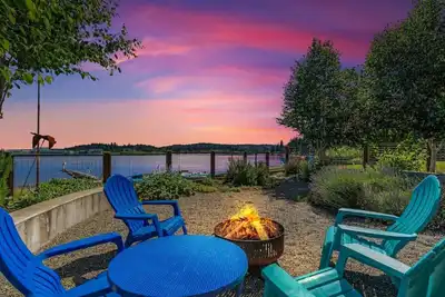 Image de Poulsbo Shore Retreat w/ Kayaks, SUPs, & Bikes!
