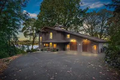 Image de Eagle's Lookout Lodge w/ Hot Tub