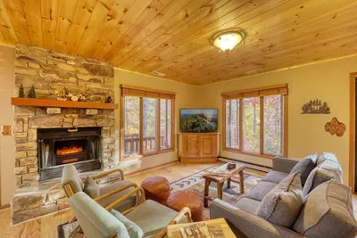 Image de Pine Haven Getaway in Linville Land Harbor. 4bdr/3ba with Large Deck & Game Room