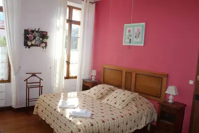 Image de Grande maison de ville avec jardin et parking privé; idéale pour grande famille