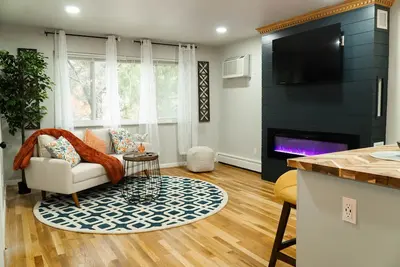 30 Day + Stay, 2b/ 1b w/ Indoor Garage, Wet Bar