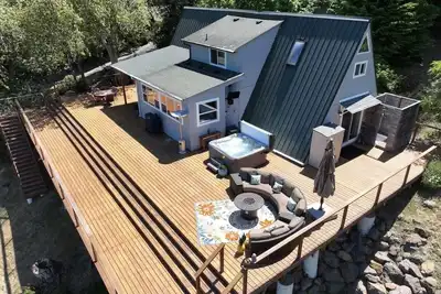 Image de River Oasis, all the comforts of home, with the beauty of the Chetco River!