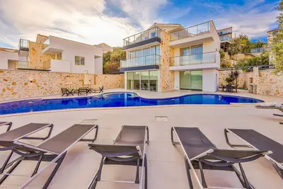 Image de Villa for 10 in central & quiet location, 10 min walk to the center, nice pool