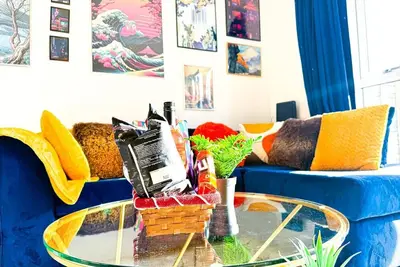 Image de Fully Furnished Home with Parking, Private Garden, Sleep 9