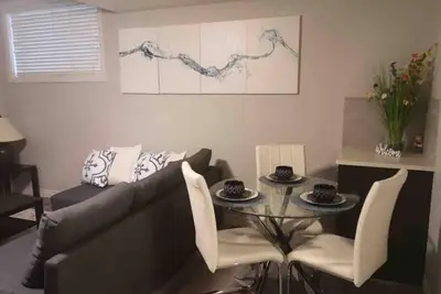 Image de Jb suite Entire basement suite