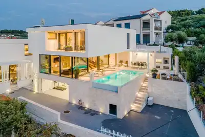 Image de Captivating Sutivan Villa | 3 Bedrooms | Villa Brac Essence | Private Infinity Pool & Gym | Brac