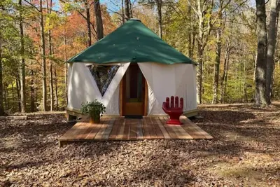 Image de Plush Yome Tucked in the Woods