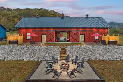 Image de New Barndo/Kayak Launch/ 2 Private Hot Tubs