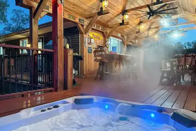 Image de Luxurious Ellicottville Chalet with view of slopes & min to town! Pet Friendly!
