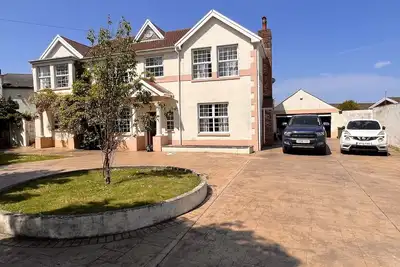 Image de A Beautiful 7 bed house