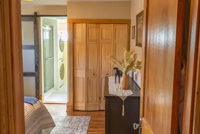 Image de Quiet 2br/2ba Home w/ Parking • Dog-Friendly • Near Downtown Portland