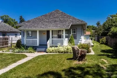 Image de Charming downtown cottage