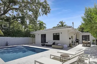 Image de Designer Home w Pool & Fire pit - Free Parking, Bbq Grill, 10 min to Brickell