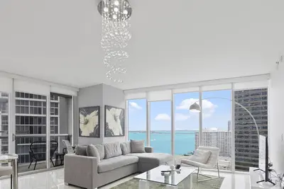Image de 2b/2b Corner Unit w Water View • Free Parking • Pool • Spa • Heart of Brickell