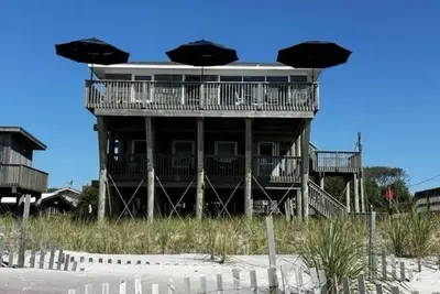 Image de Oceanfront getaway in Davis Park Fire Island. Family friendly. Pets welcomed!