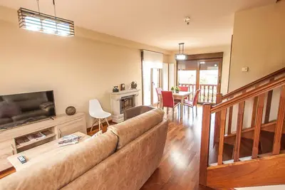 Image de Maison confortable dans un cadre spectaculaire