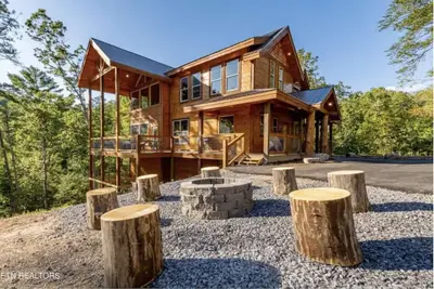Image de Brand New! Modern Cabin Pigeon Forge! Scenic Views