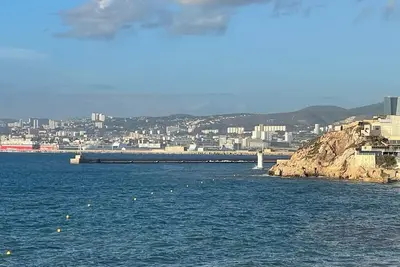 Image de Appartement proche du terminal de croisière et de la Gare maritime