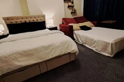 Image de Family friendly, spacious and close to grocery outlets, restaurants and transport