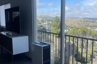 Image de Modern 2br with Sf & Bay Views, Near Airport\n