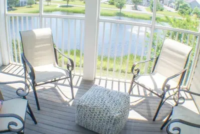 Image de The Artist's Chic Beach Condo