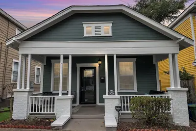 Port City Bungalow~ Discover Wilmington charm near Riverwalk
