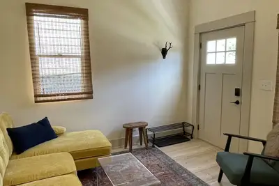 Centrally located Hyde Park Home; walk to restaurants, bars, and coffee shops