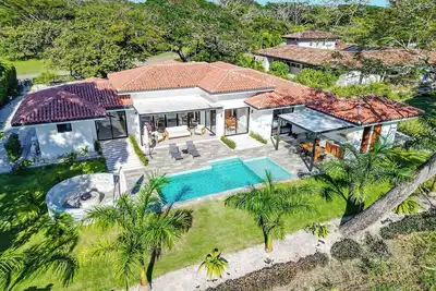 Image de 4 Bedrooms Pool Firepit 8 Guests Hacienda Pinilla