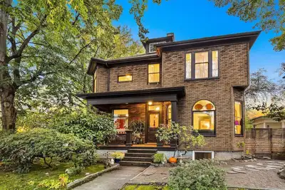 Image de Artistic Victorian Gem in a Trendy neighborhood