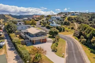 Image de Hosts on the Coast Views over Whiti Terrace