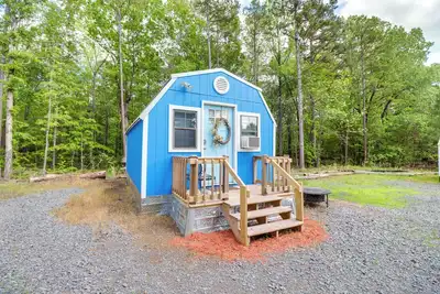 Image de Higden Studio w/ Shared Patio, Yard Games, Grills!