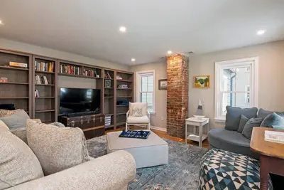 Image de Charming Summer Cottage – Relax and Unwind Here!